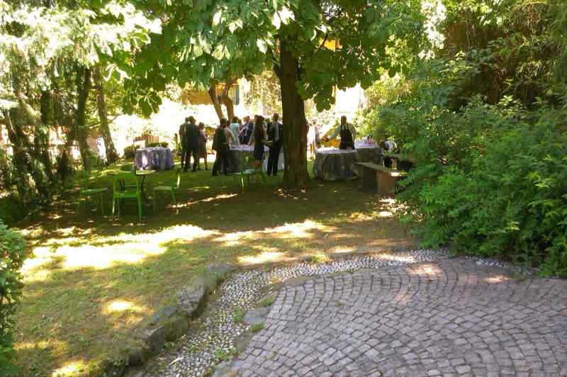 Aperitvo nel giardino di Villa Teodolinda